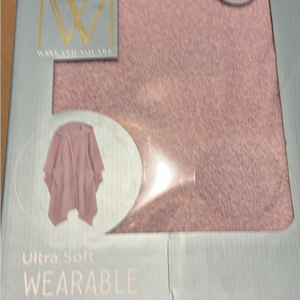Ultra Soft Wearable Blanket in Pink
